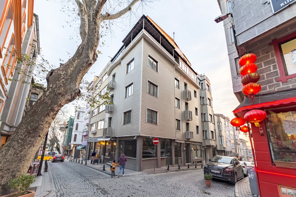 Hotel Fehmi Bey 67/75