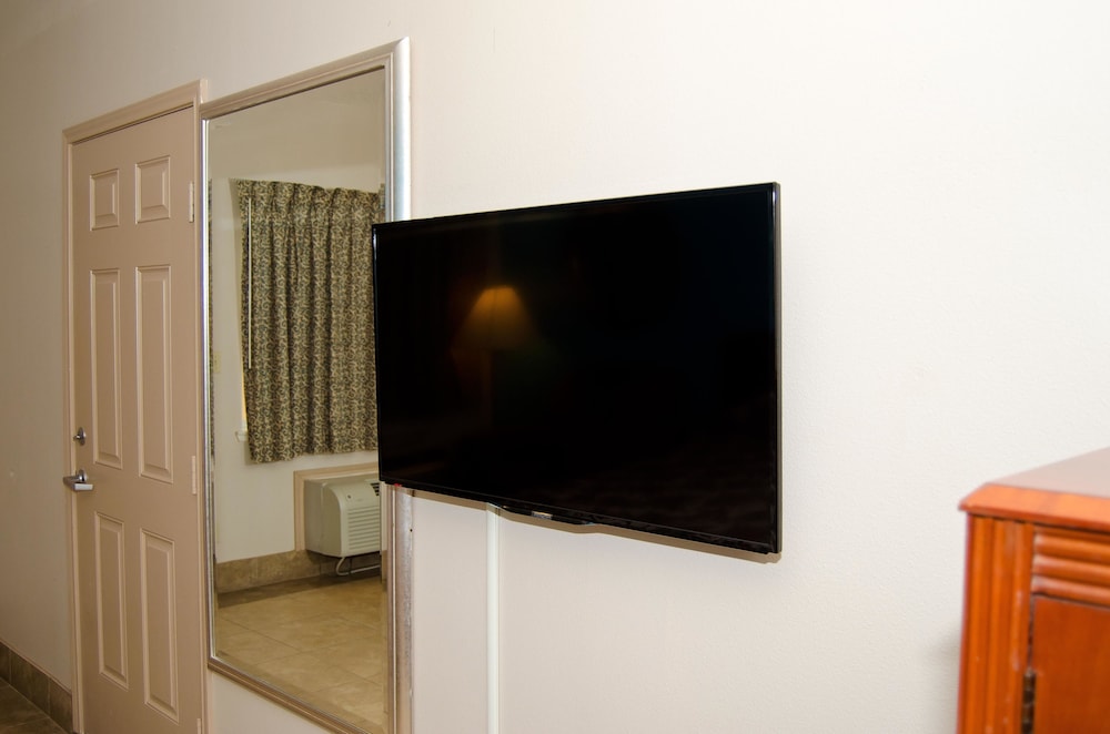 Knights Inn & Suites City Center Edinburg/McAllen 6/22