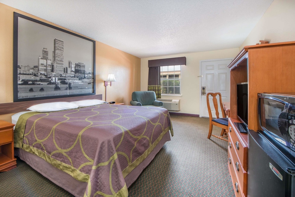 Super 8 By Wyndham Tulsa/Arpt/St Fairgrounds 15/33
