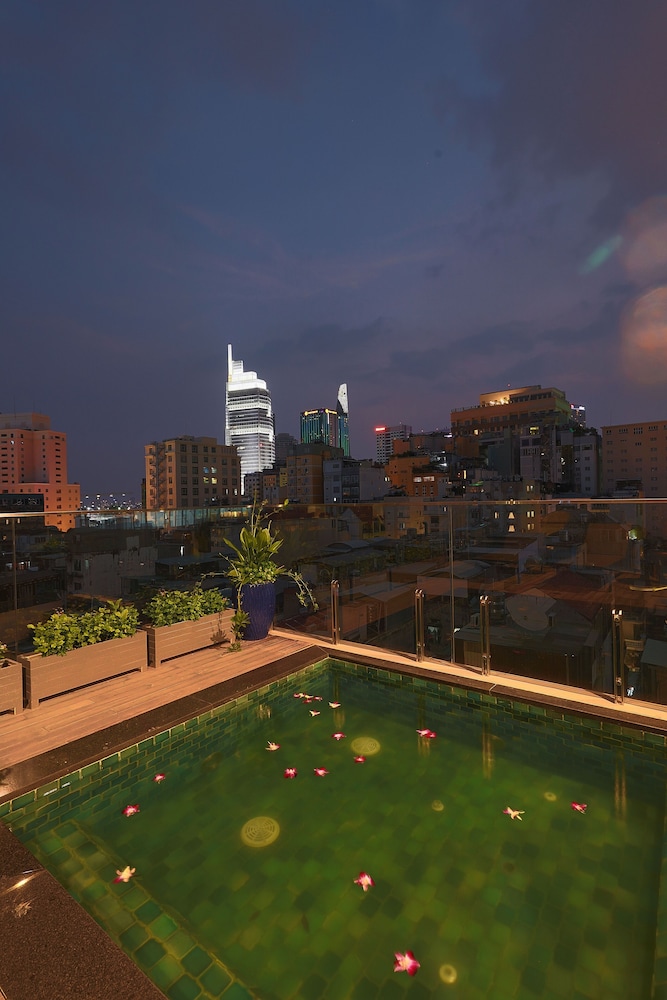 Cherry Boutique Hotel 48/50