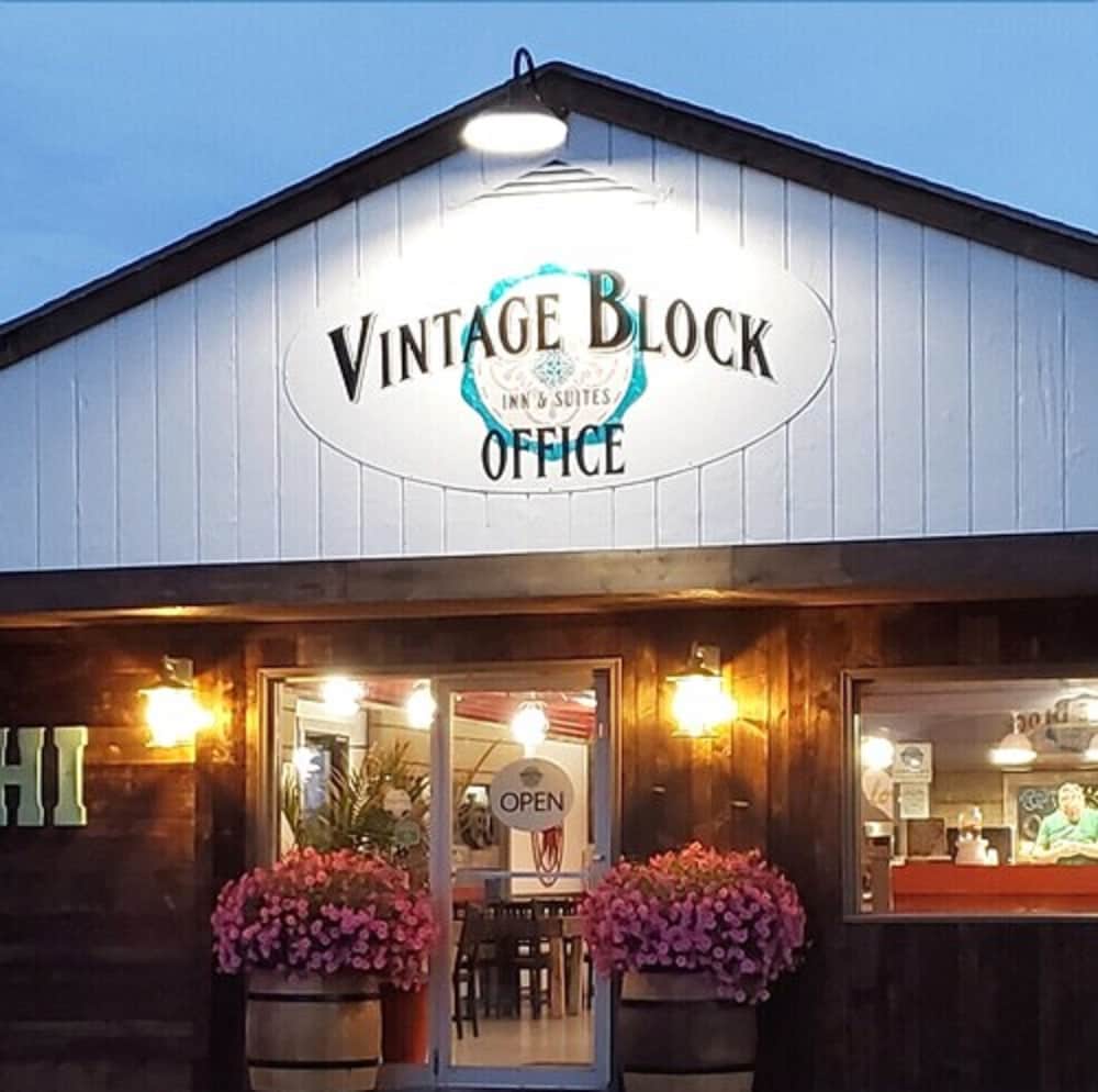 Vintage Block Inn Suites 1/28