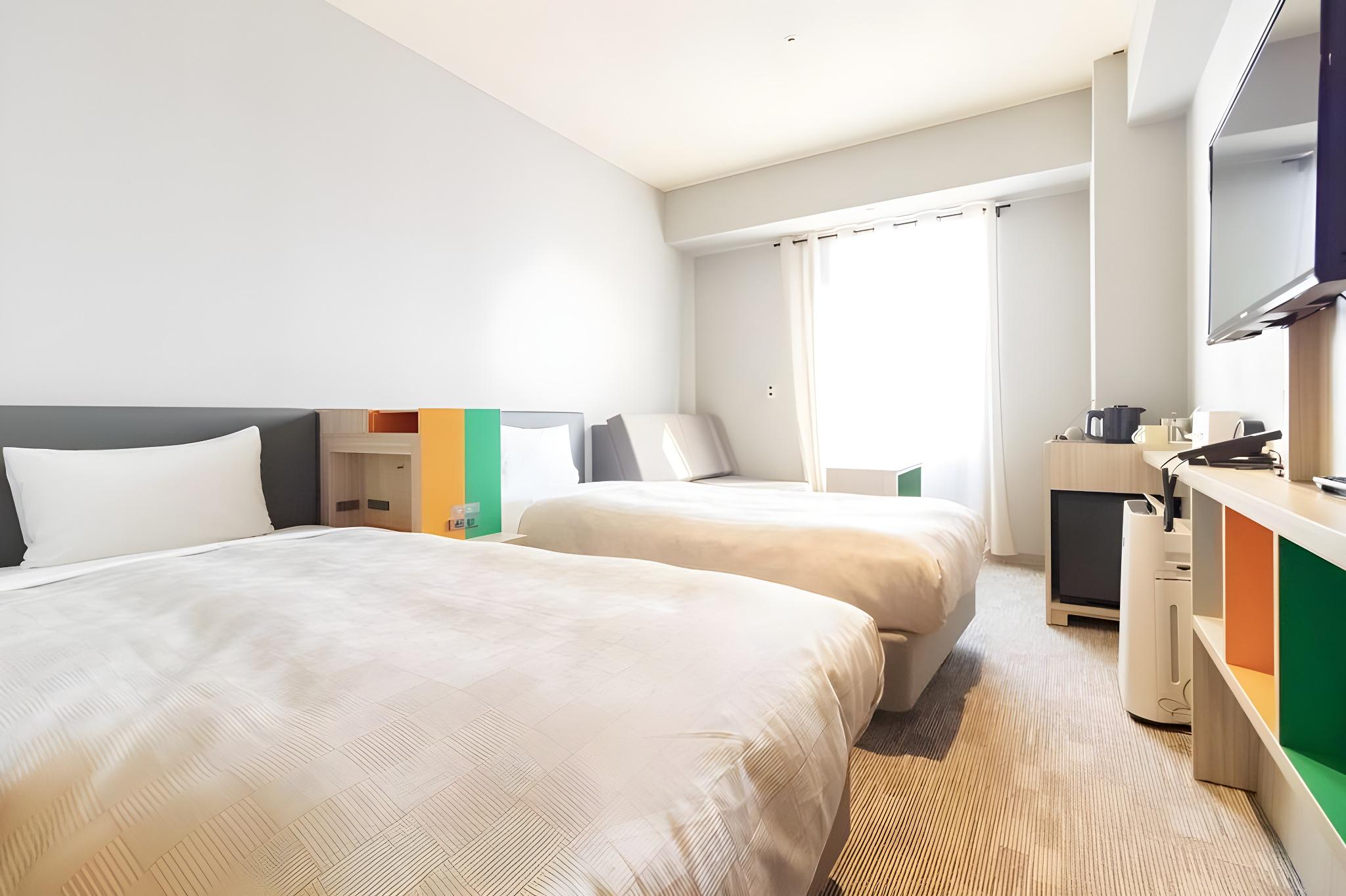 Relax, Twin Beds