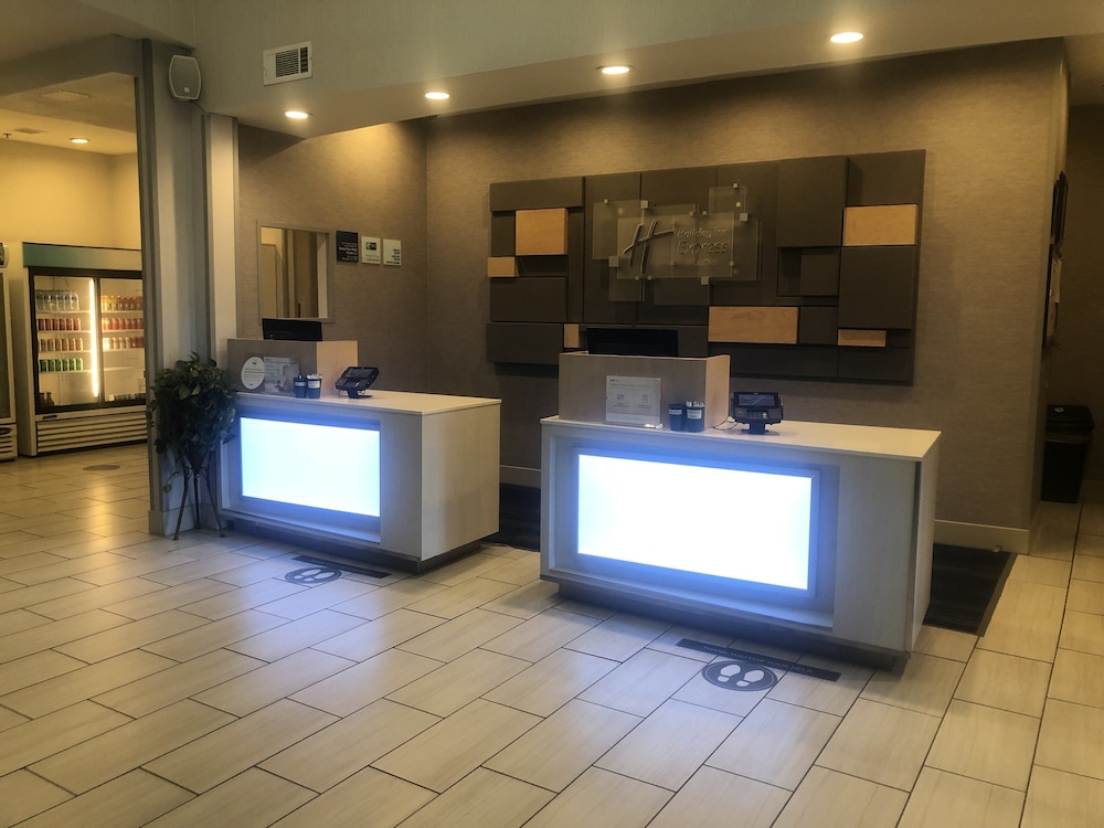 Holiday Inn Express and Suites Woodward Hwy 270 10/46
