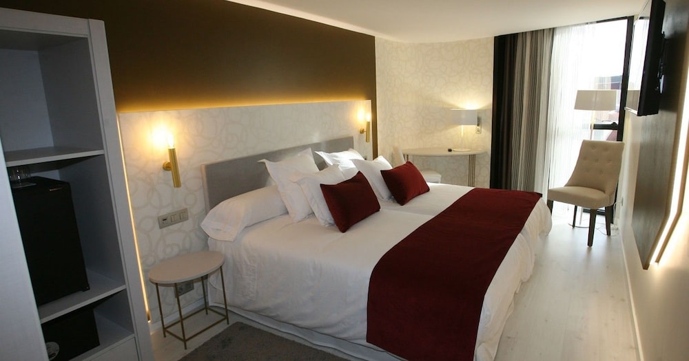 HOTEL CARDENAL 10/30