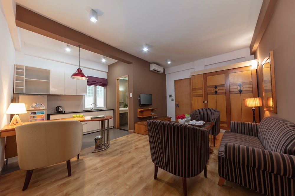 Golden Sun Villa Hotel 55/73