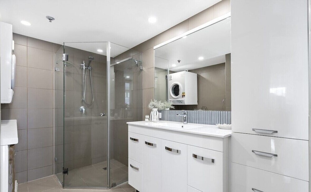 Zenith Ocean Front Apartments 50/50