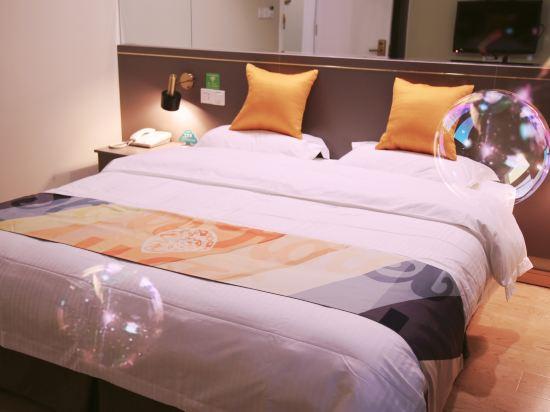 Feature, Business, Queen Bed