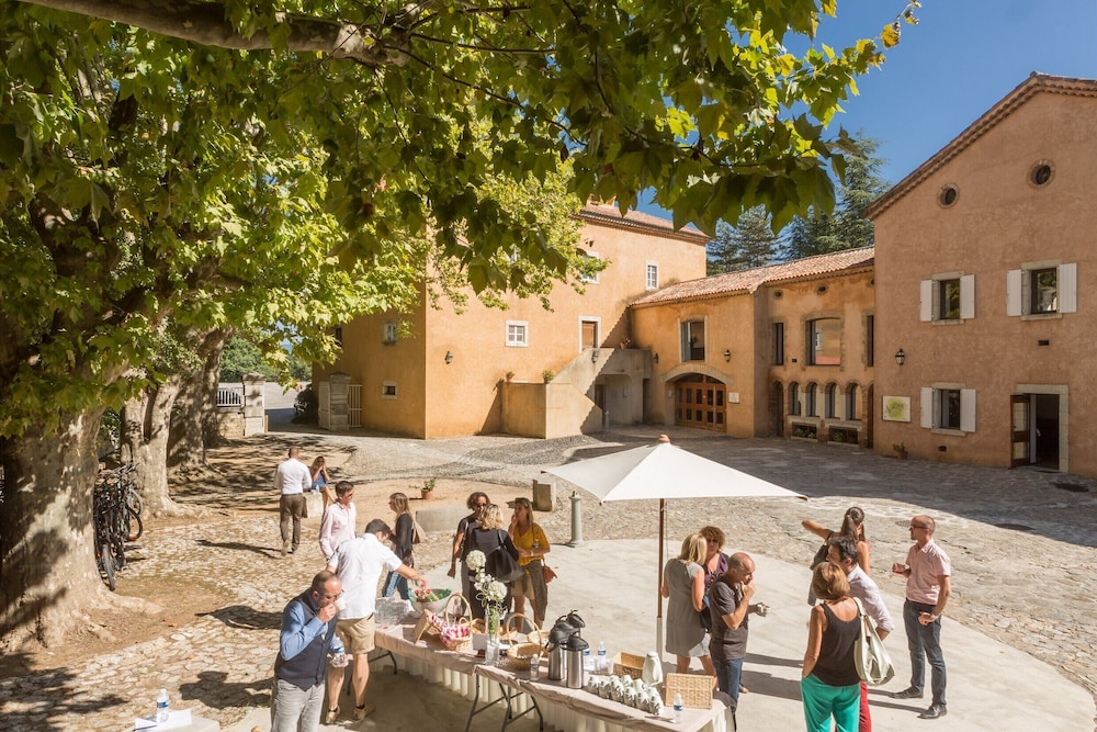 SOWELL HOTELS Ardeche 48/50