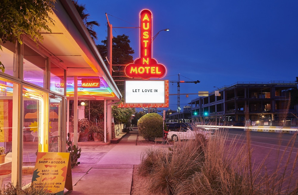 Austin Motel 5/66
