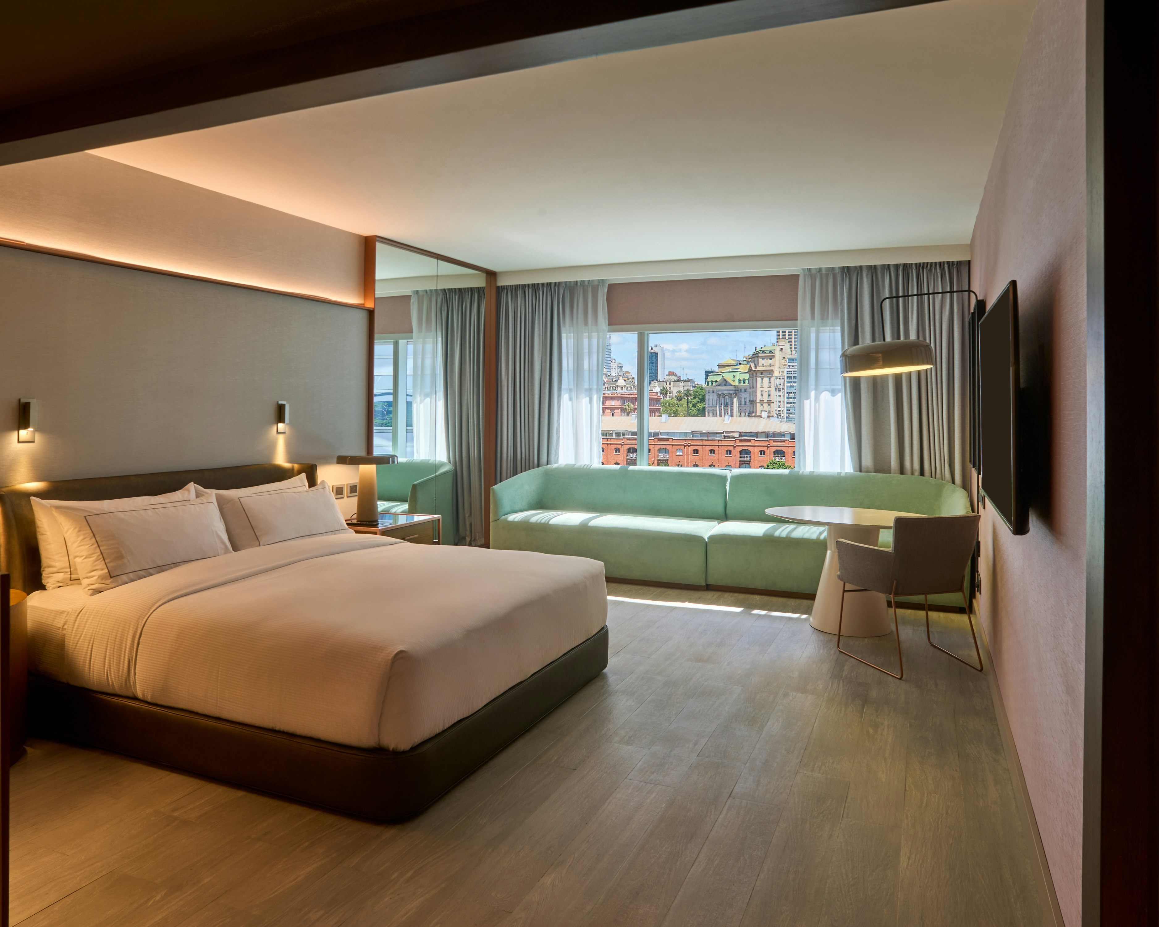 DELUXE, KING BED, ACCESSIBLE