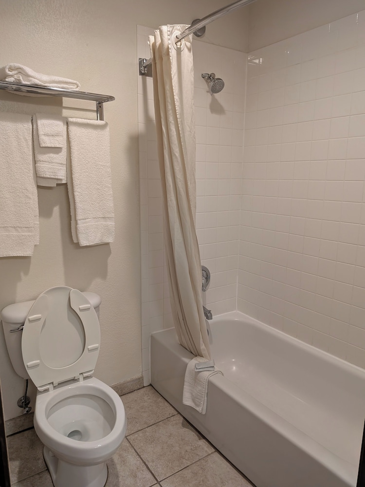 Catalina Inn 36/40