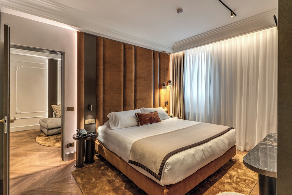 ROMANTIC, SUITE