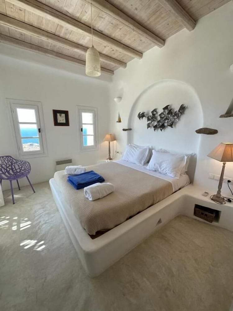 WHITE ROCK SUITES & VILLAS 8/50