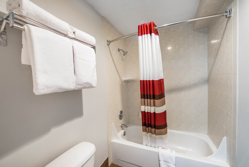 Ramada by Wyndham Medford Airport North 18/47