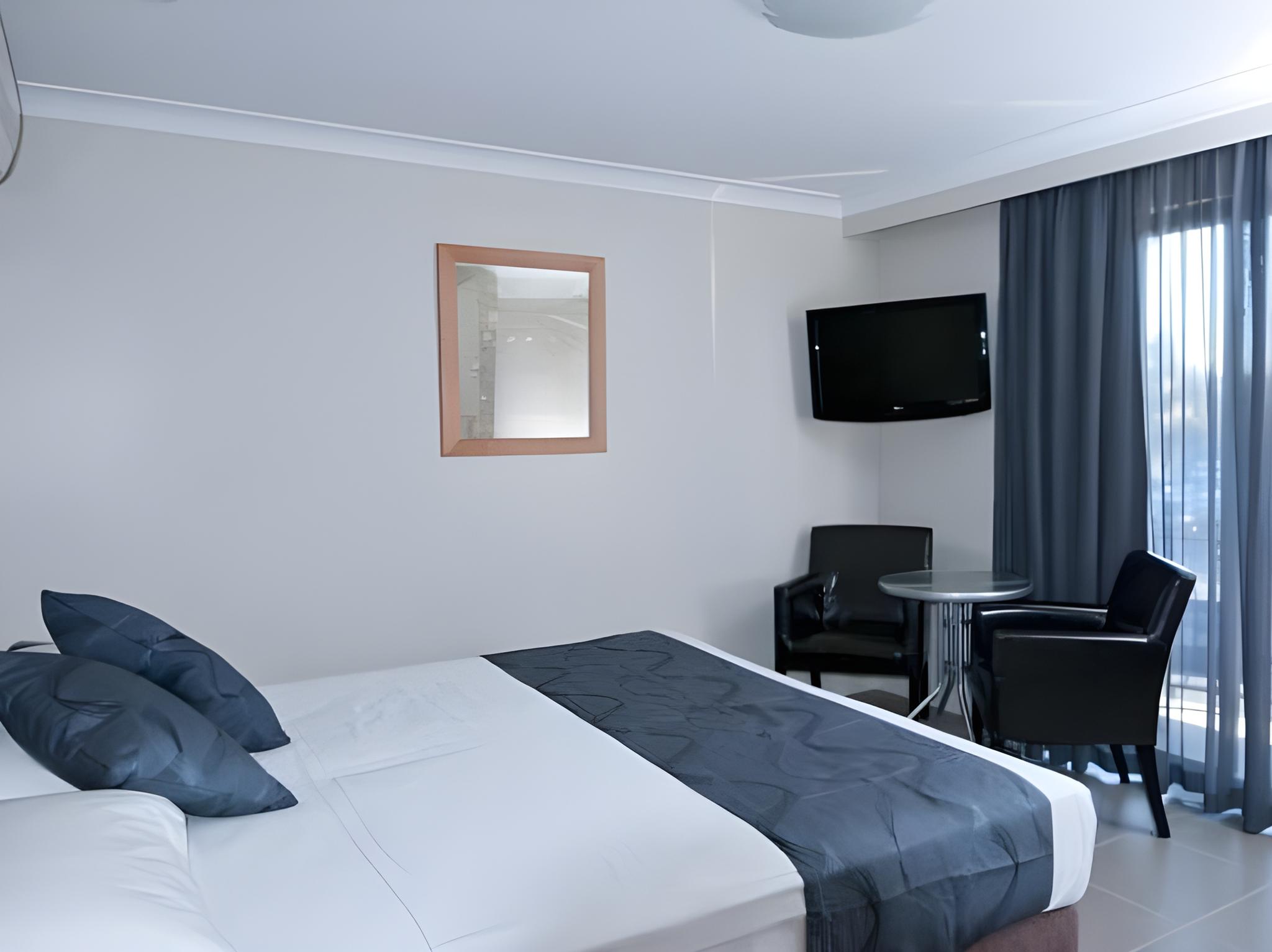Executive, Queen Bed