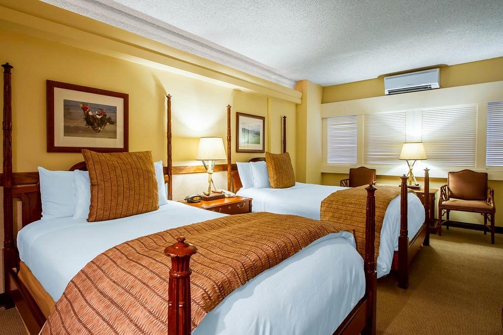 DELUXE, 2 DOUBLE BEDS