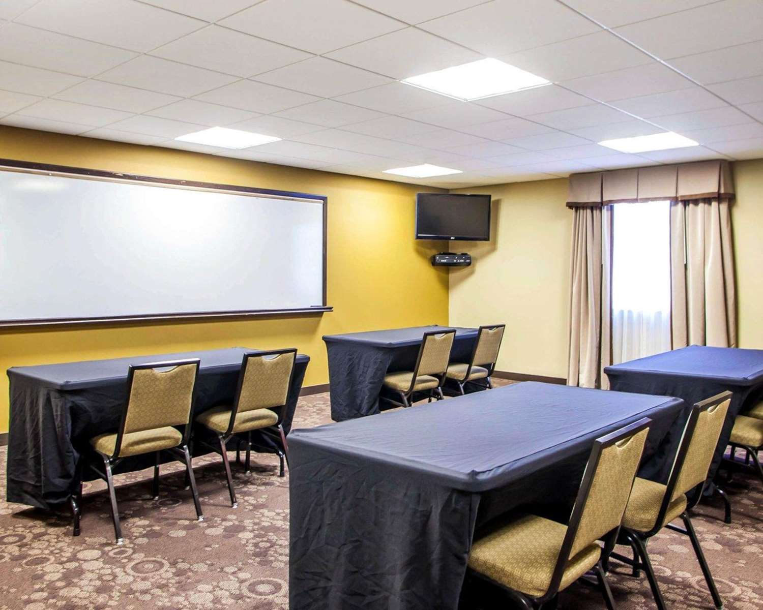 Quality Inn & Suites Peoria 42/50