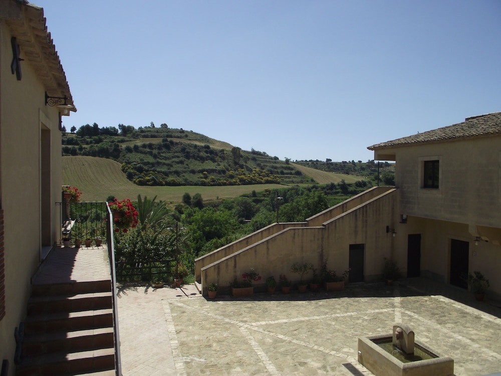 Casale Delle Rose 62/70