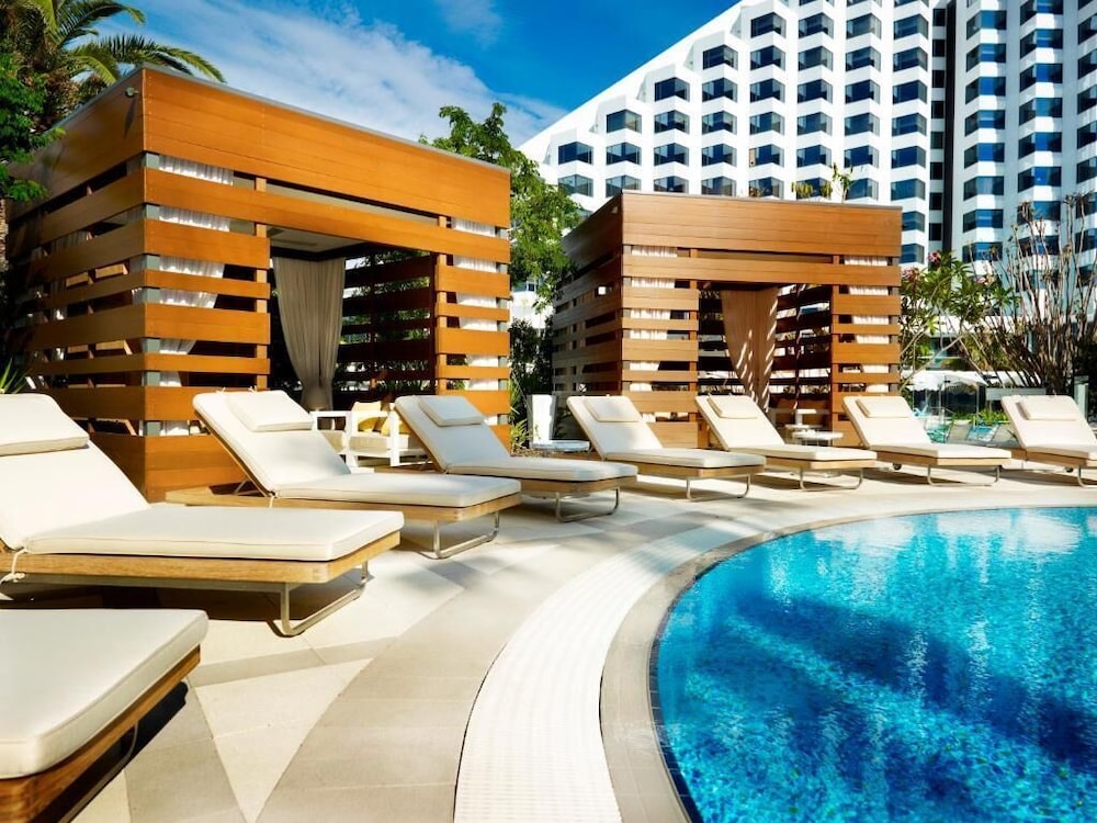 CROWN METROPOL PERTH 6/17