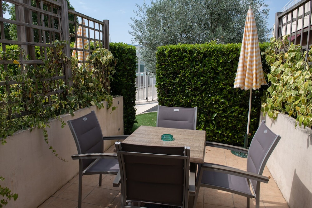 Logis Hotel l'Escapade 67/74