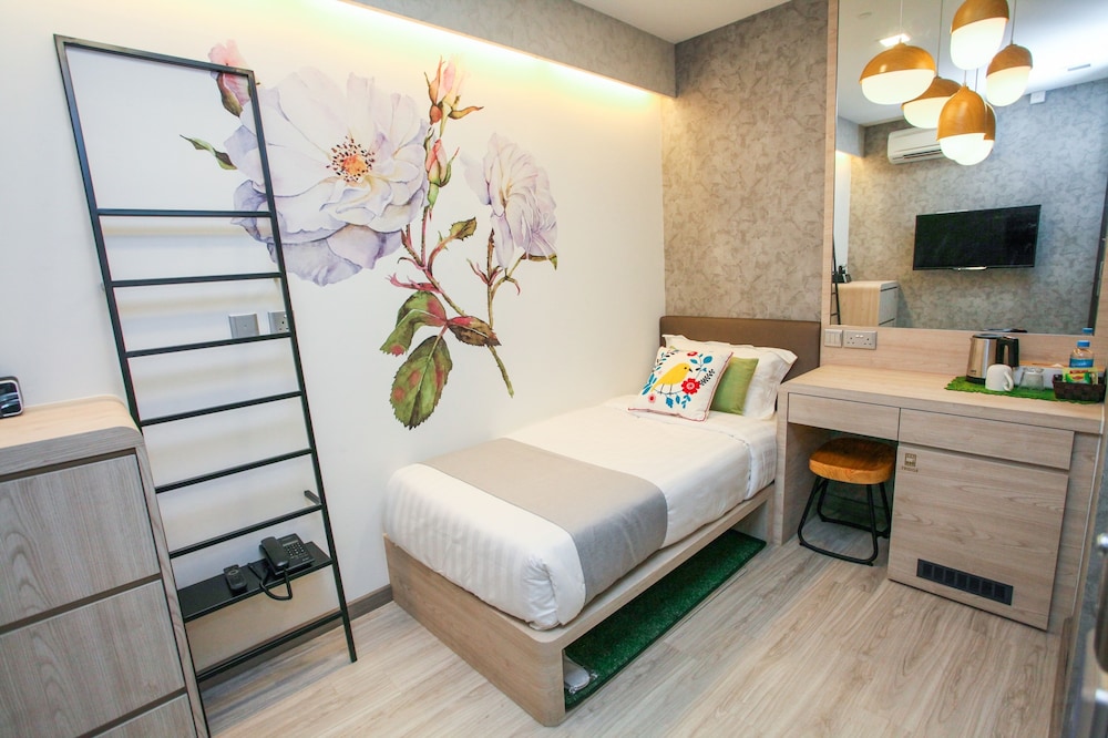 CHAMPION HOTEL CITY 21/50