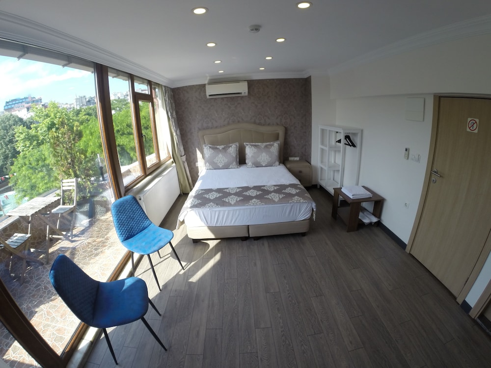 DELUXE, DOUBLE BED, BALCONY