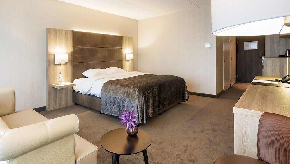 Van Der Valk Princeville 7/42