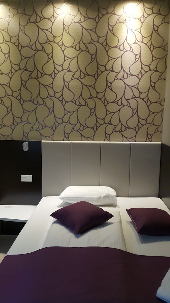 Emonec Hotel 21/31