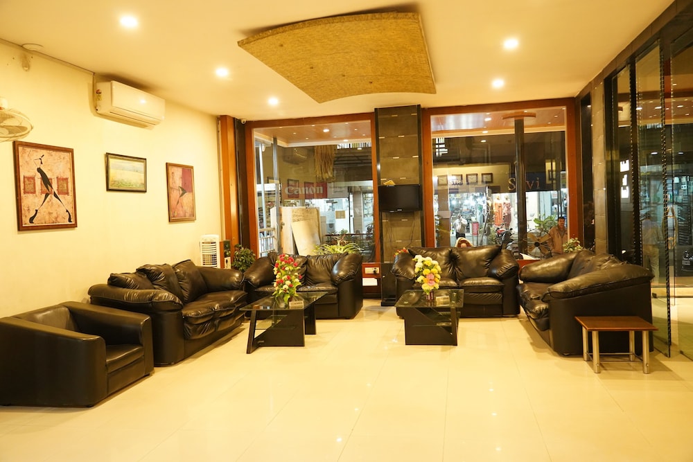 OYO Premium Paldi Cross Road 62/75