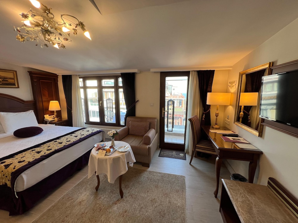 ROMANTIC, DOUBLE BED, BALCONY