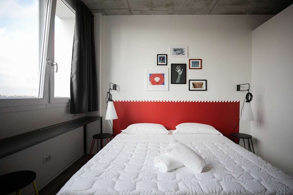 STANDARD, DOUBLE OR TWIN BED