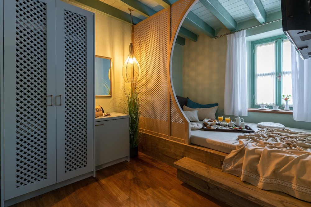 SPERVERI BOUTIQUE HOTEL 56/77