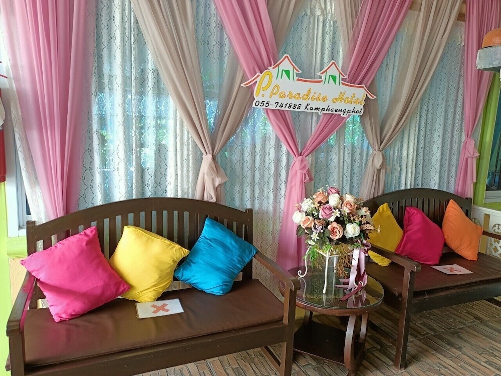 P Paradise Hotel 28/50