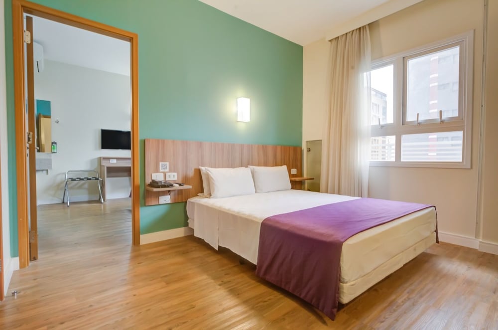 STANDARD, TRIPLE, QUEEN BED, ACCESSIBLE