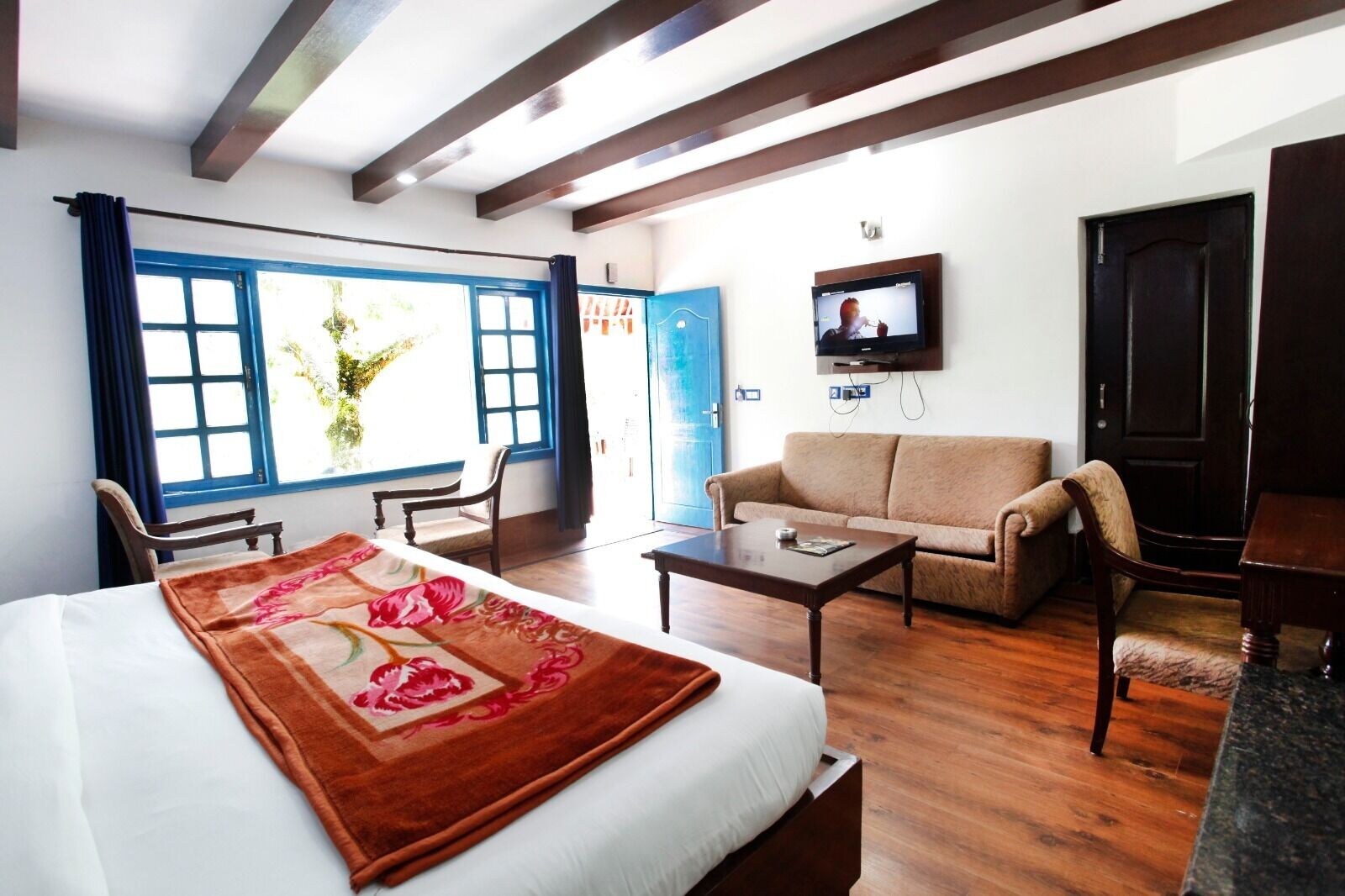 Premium, King Bed, Manu Maharani Regency 2/10
