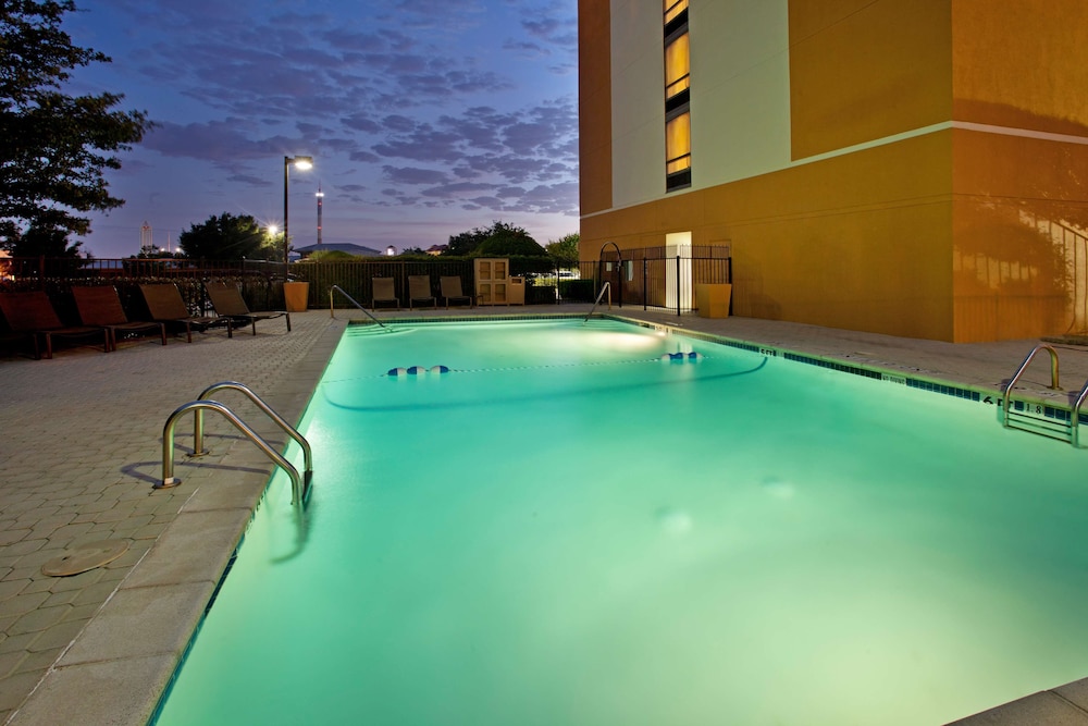 Hyatt Place Dallas/Arlington 33/59