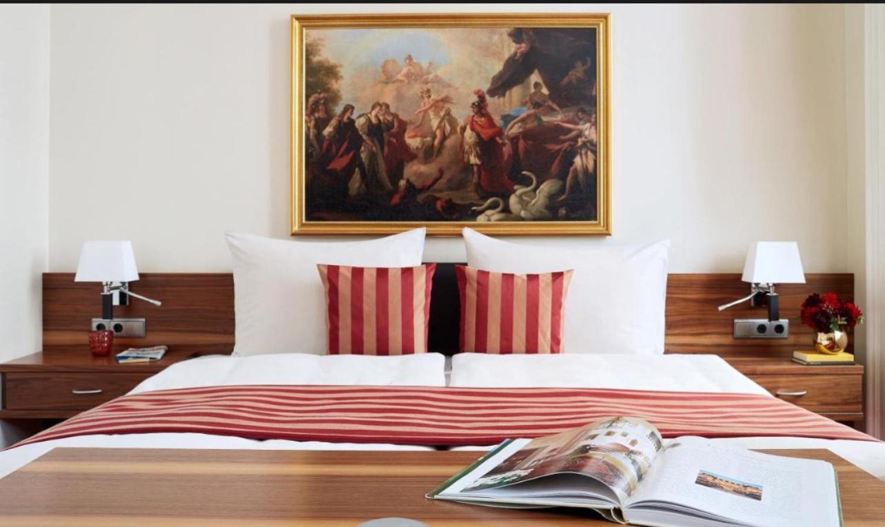 Hotel Pension De Lux 10/19