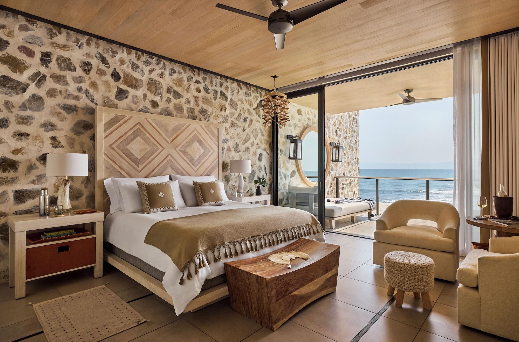 Studio, Ocean Front, Cliff Side