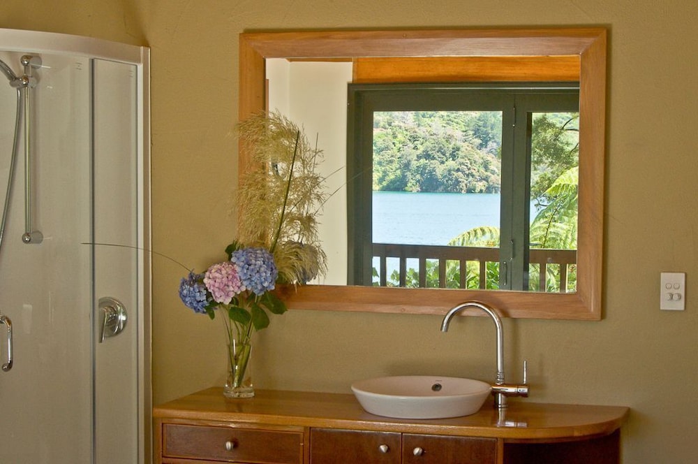 LOCHMARA LODGE 50/50