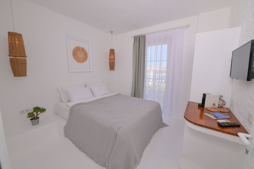 Peremere Alacati Hotel 18/50
