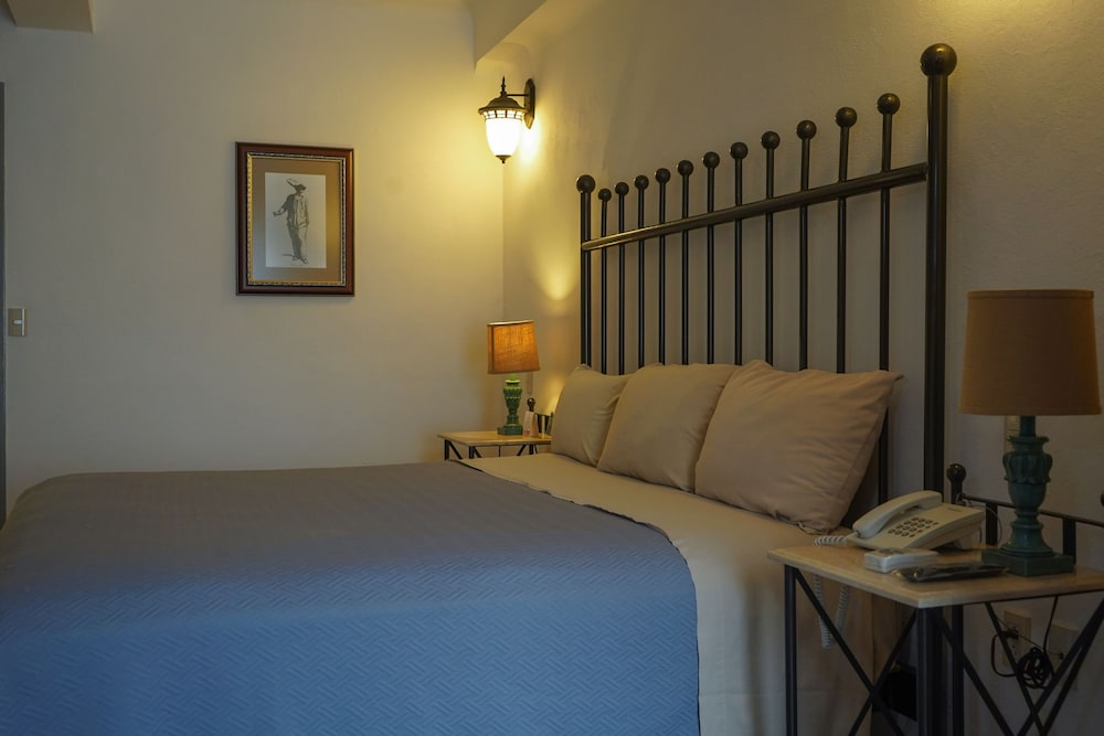Hotel Real de Leyendas 37/41