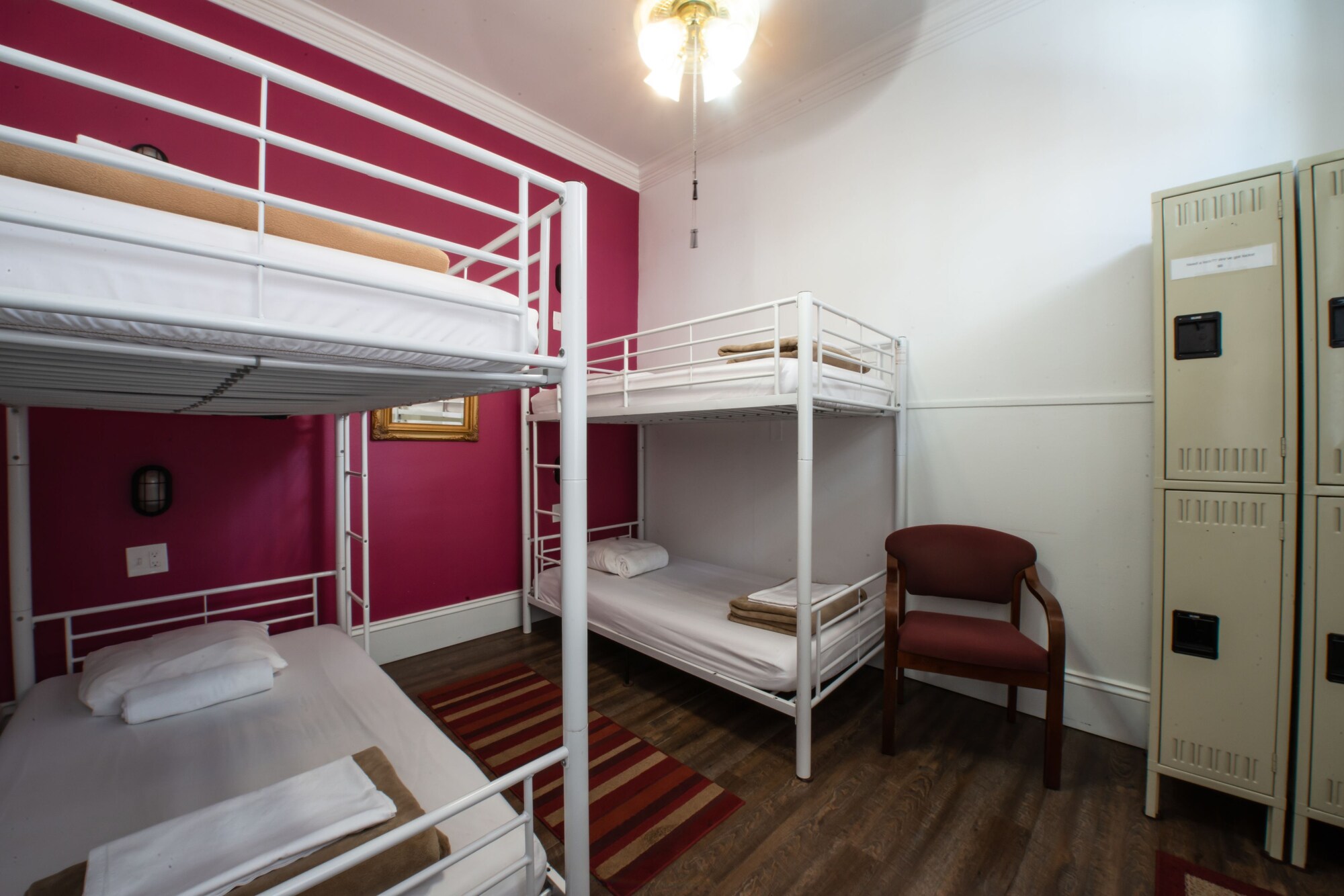 MIXED DORM, 2 BUNK BEDS, SHARED BATHROOM