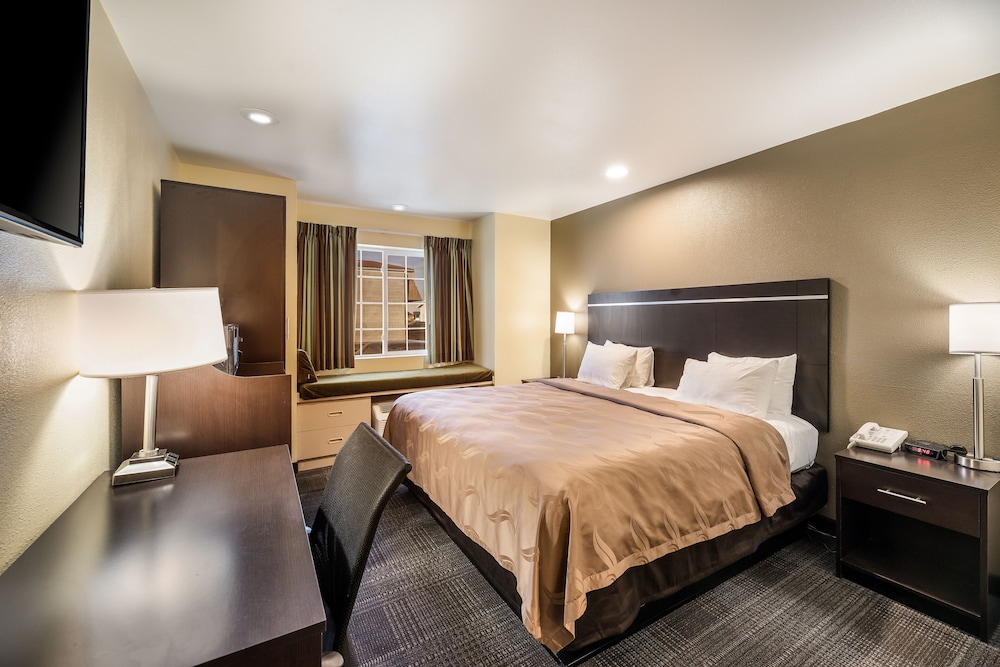 Quality Inn and Suites near NAS Fallon 18/30