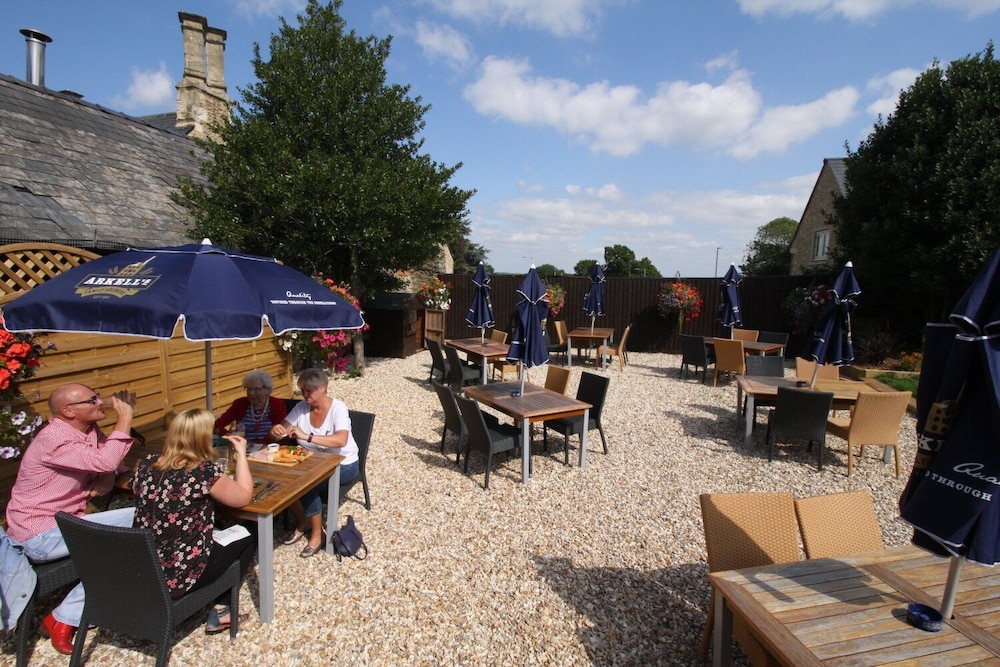 The Saracens Head Hotel 26/37