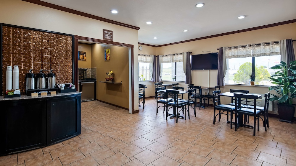 Days Inn by Wyndham Navasota 44/60