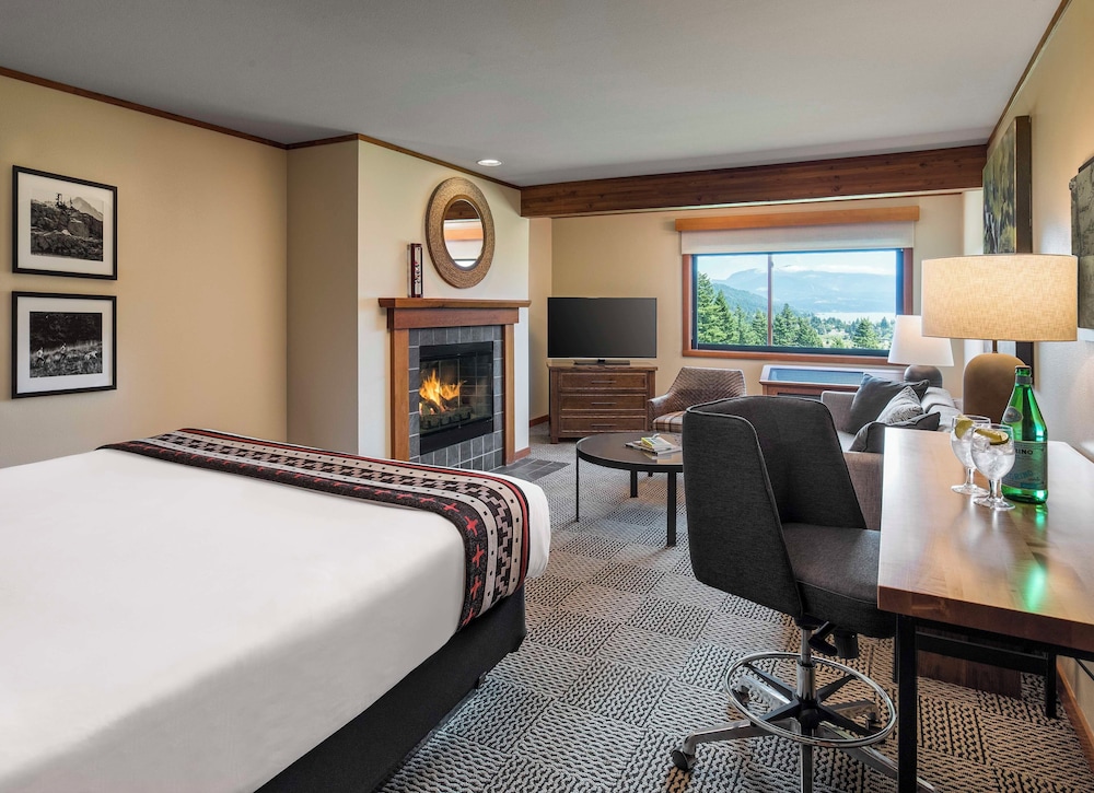 Fireside, River, Premier, King Bed