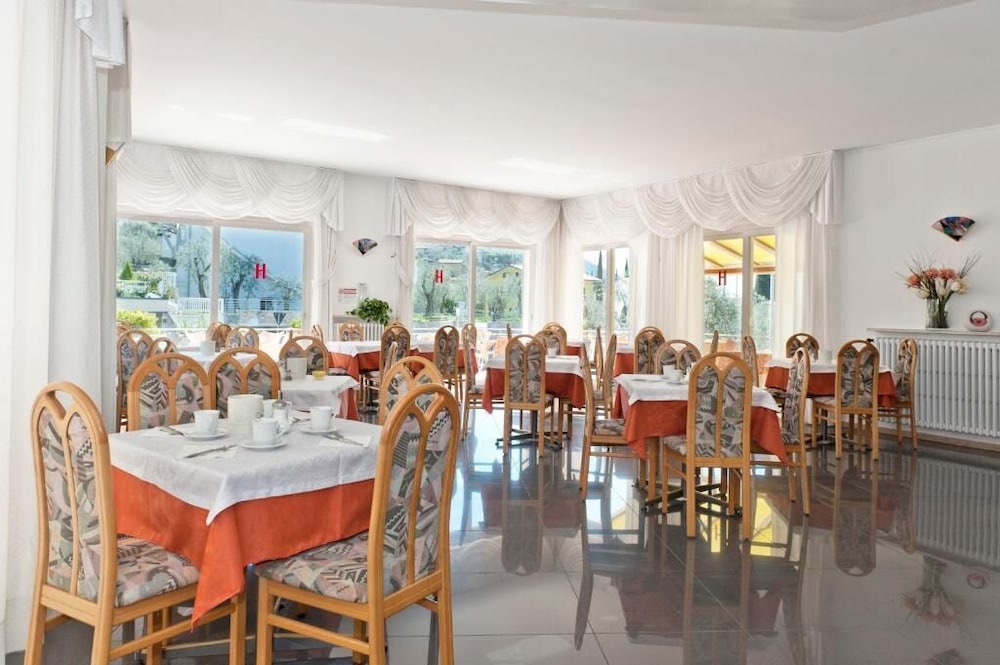 Hotel Augusta 30/48