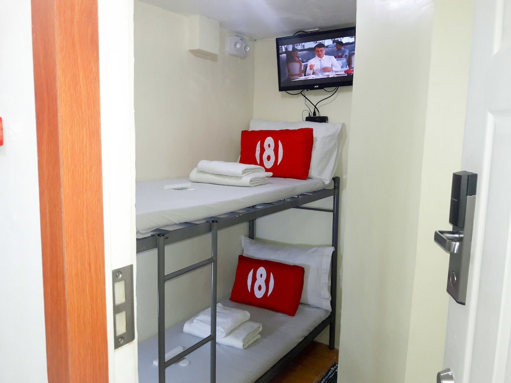 8Hostel 35/50