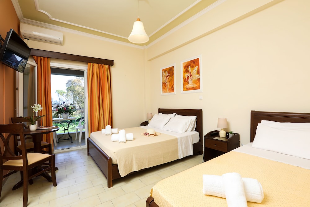 DOUBLE ROOM