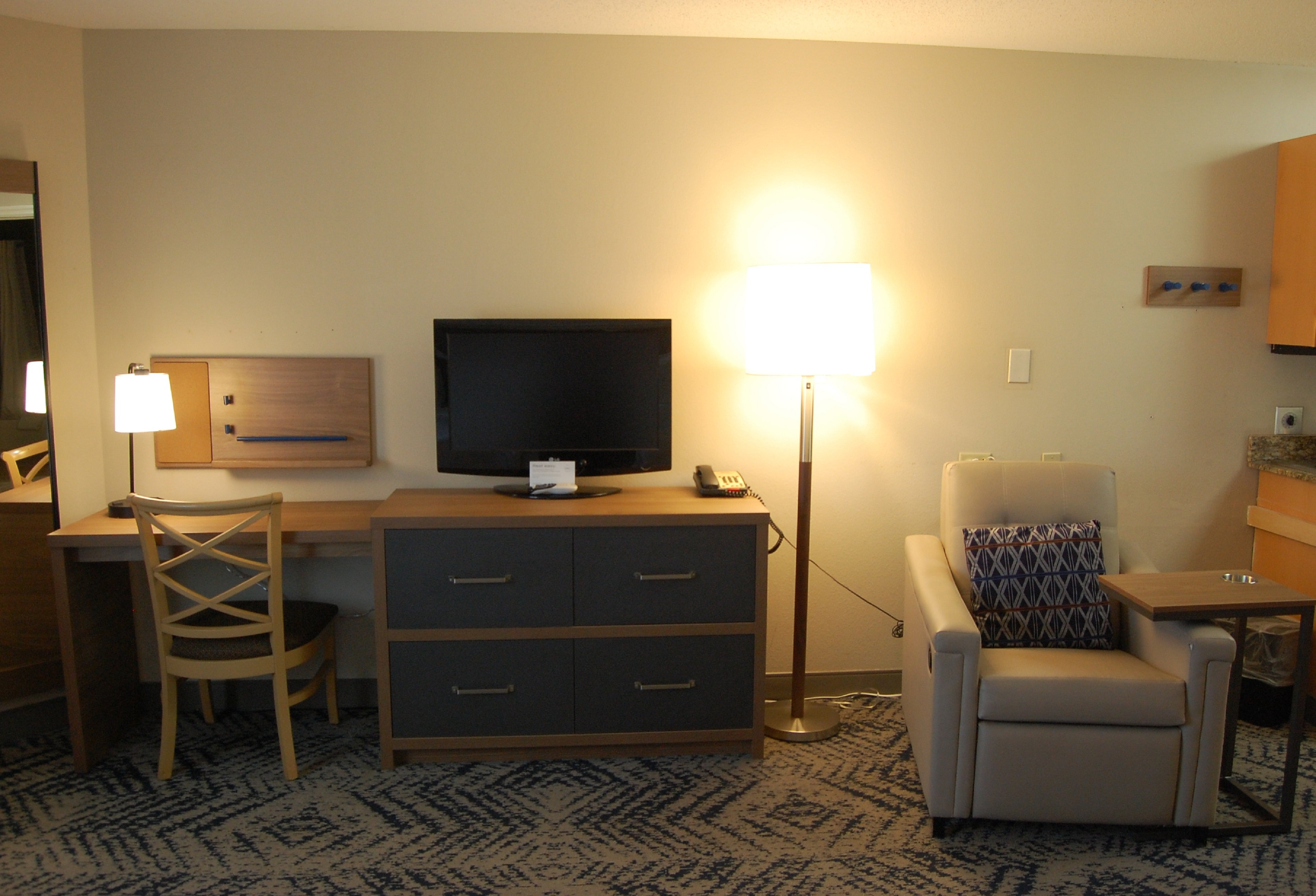 CANDLEWOOD SUITES HARRISBURG 67/76